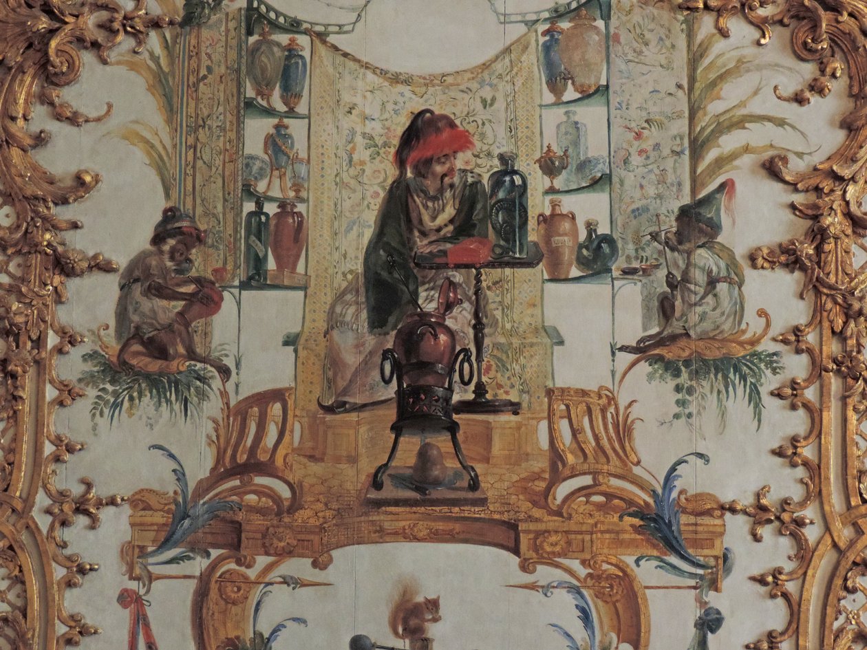 Chantilly, Château : Un détail de la décoration dans la Grande Singerie par Christophe Huet, 1737 - Unknown