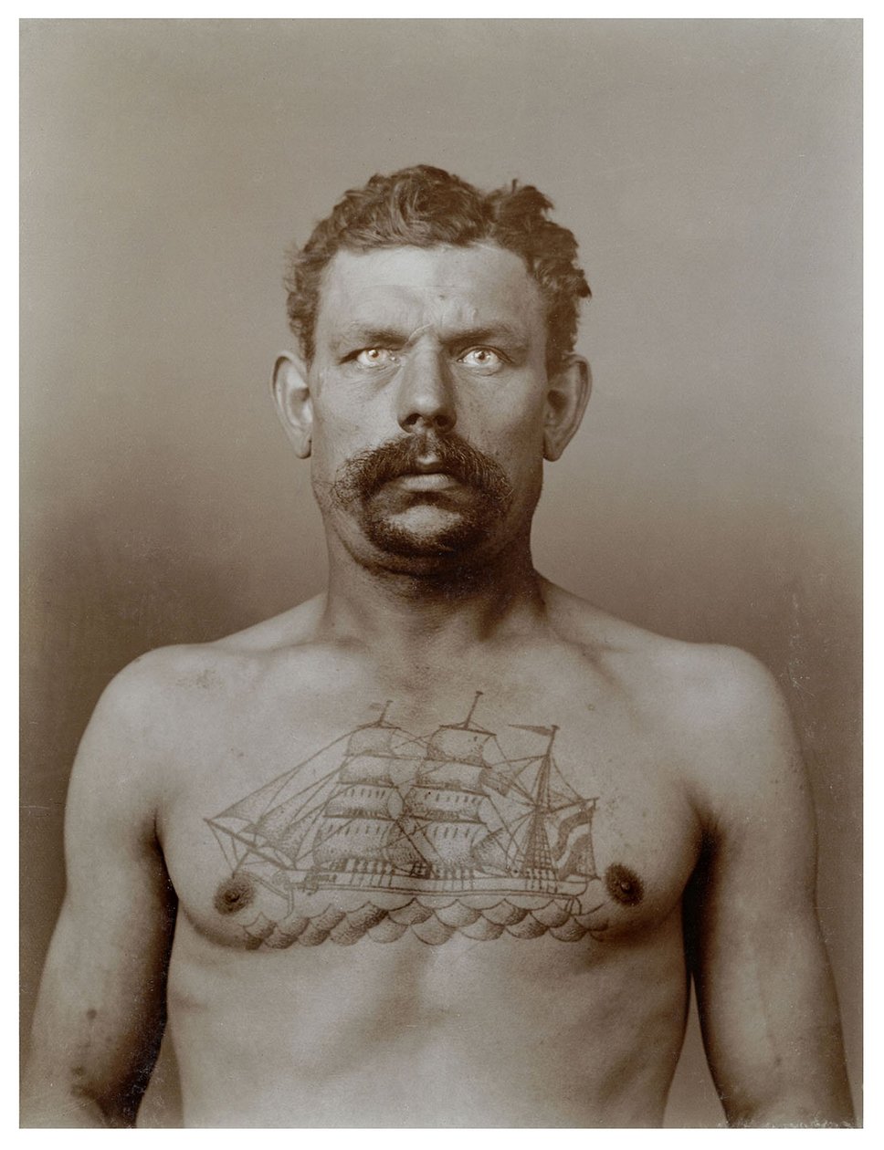 Homme tatoué, vers 1898 - Unknown