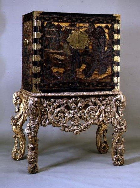 Cabinet sur support doré, c.1680 - Dutch School