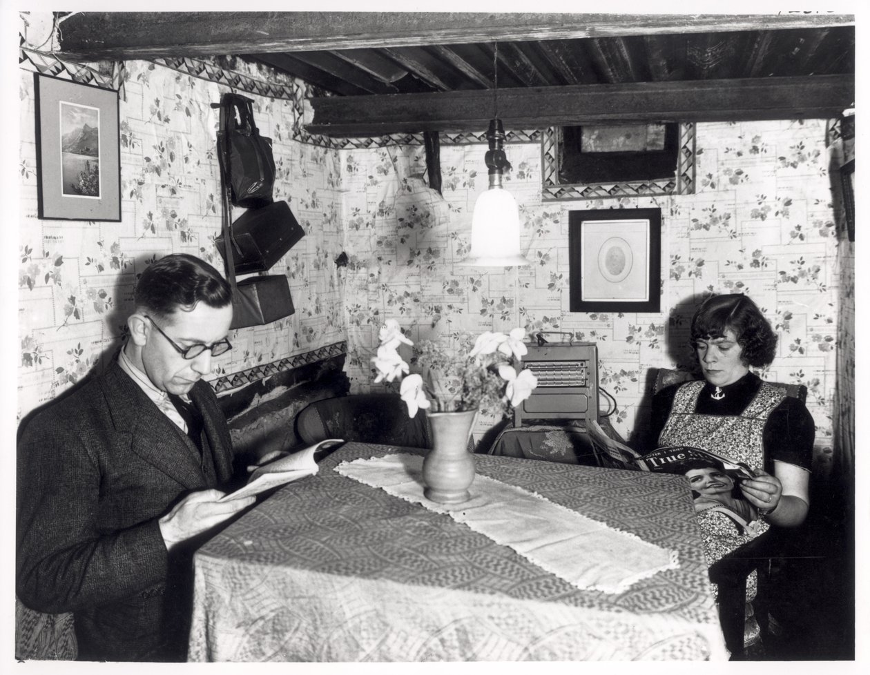 Un couple dans un abri anti-aérien, 11 Cardigan Avenue, Leeds, 15 octobre 1940 - English Photographer