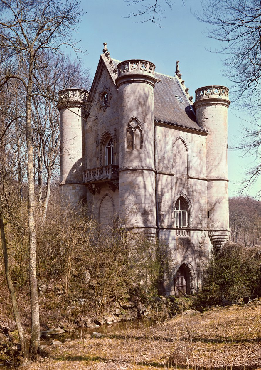 Château de la Reine Blanche aux étangs de Commelles, construit par le duc de Bourbon en 1826 - French School