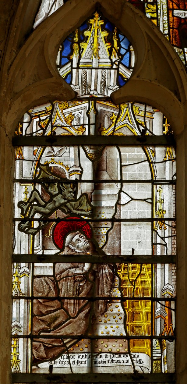 Vitrail représentant Saint Martin tombant dans les escaliers, grâce à un démon - French School