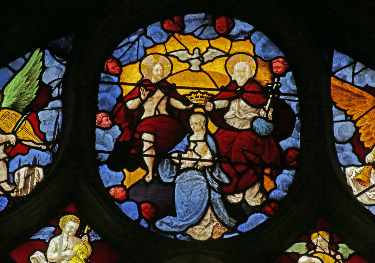 Vitrail représentant le Couronnement de la Vierge par la Trinité - French School