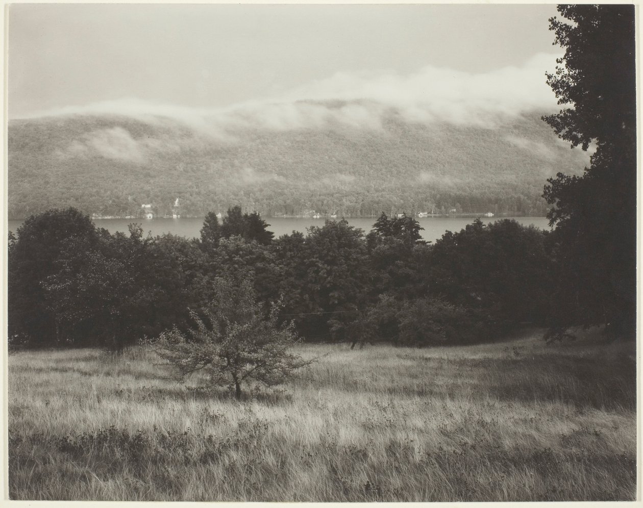 Lac George depuis la colline - Alfred Stieglitz