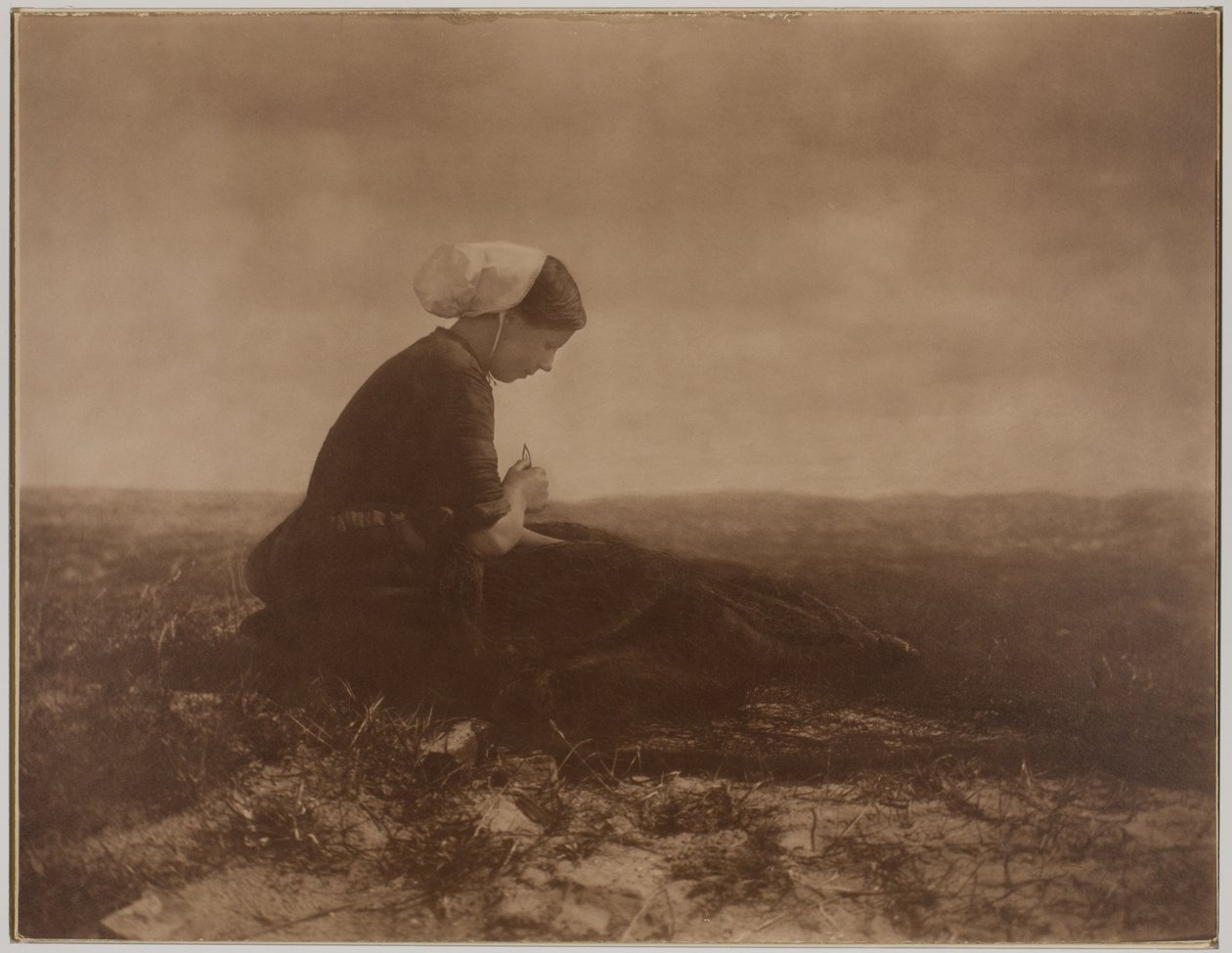 Le Net Mender - Alfred Stieglitz