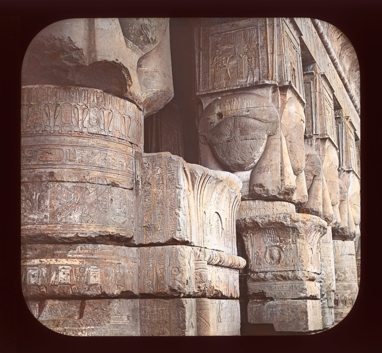 Colonnes de la façade du Temple de Denderah - American Photographer