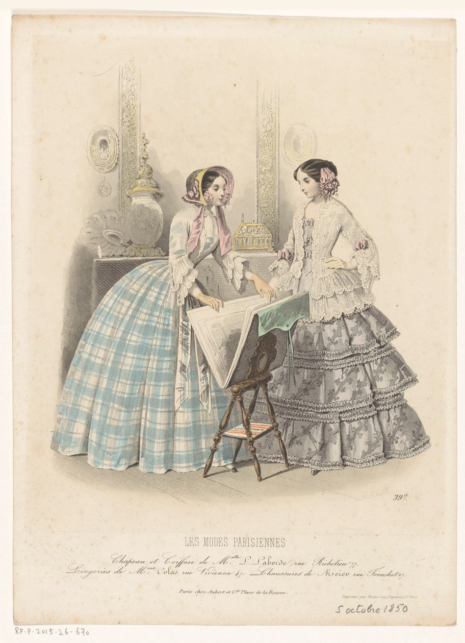 Intérieur avec deux femmes près d