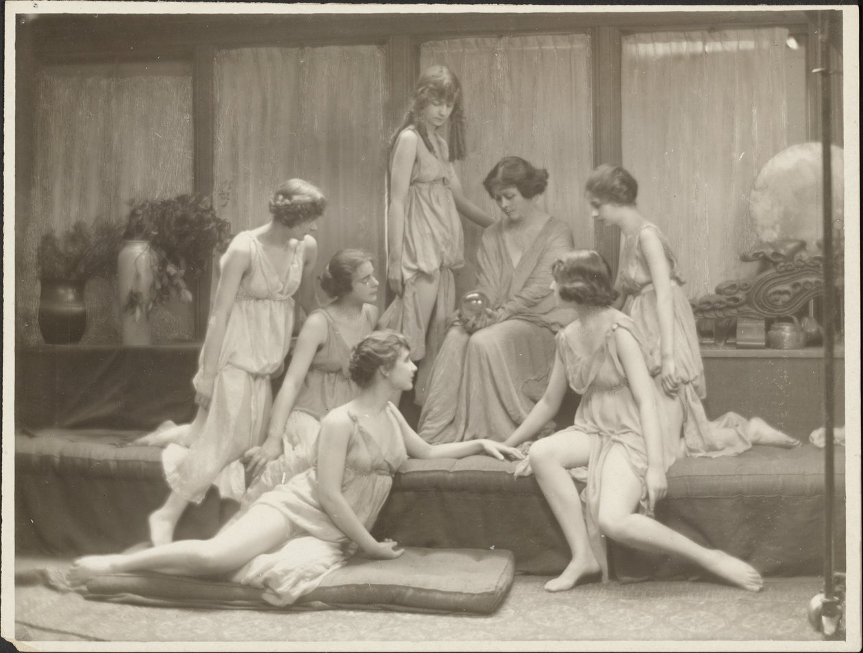 [Isadora Duncan et le groupe] - Arnold Genthe