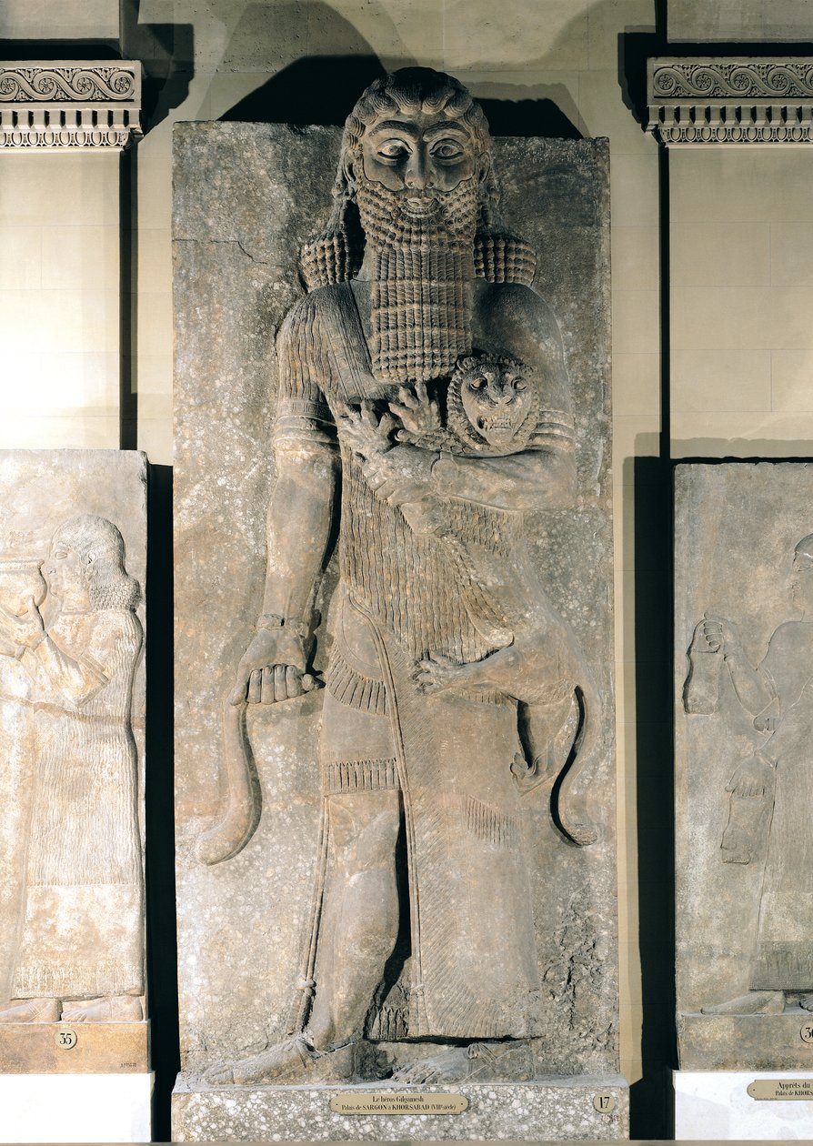 Le héros Gilgamesh tenant un lion qu