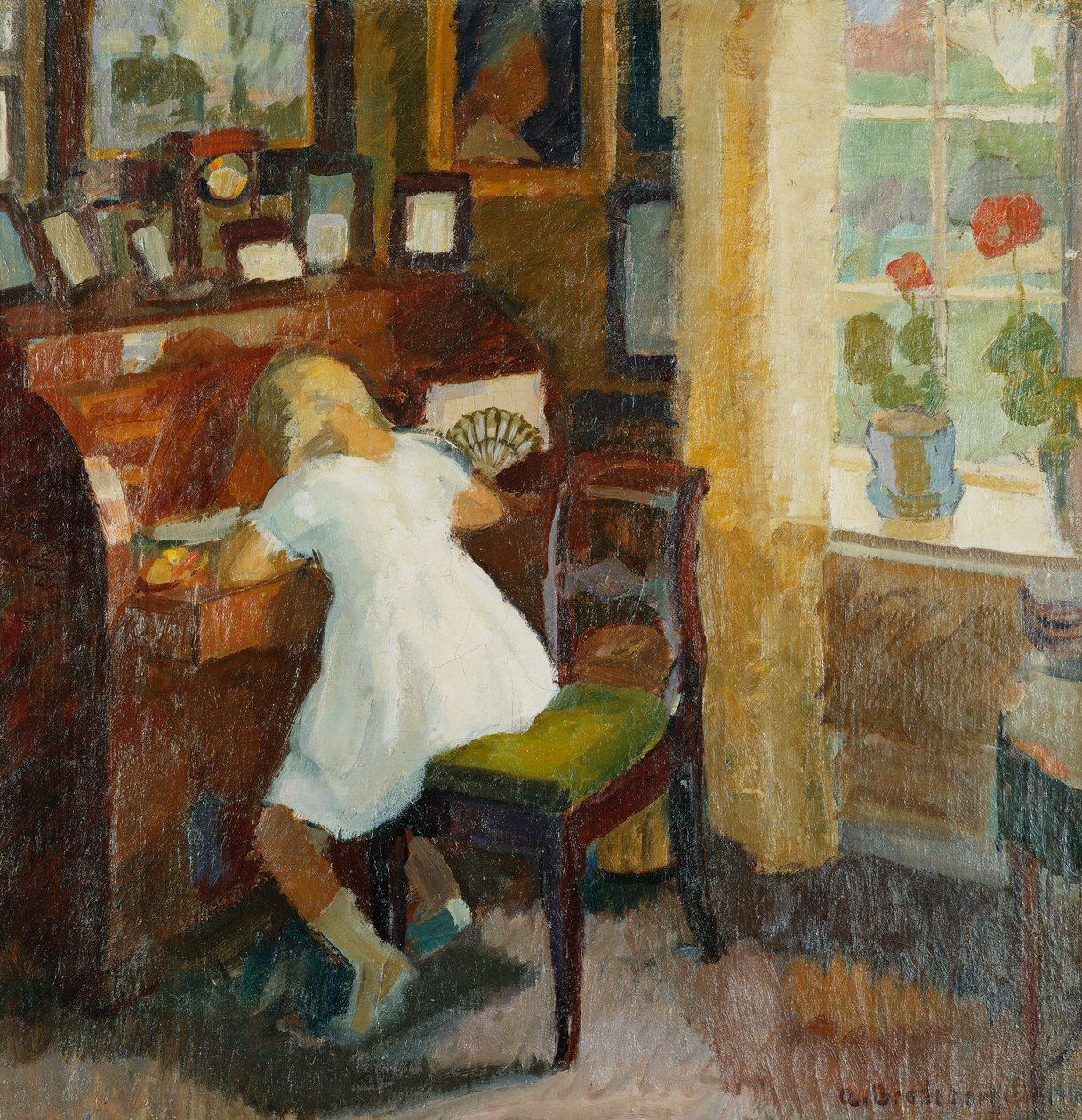 Une fille à un bureau d