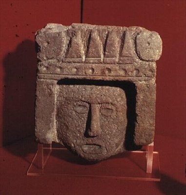 Tête sculptée aztèque - Aztec