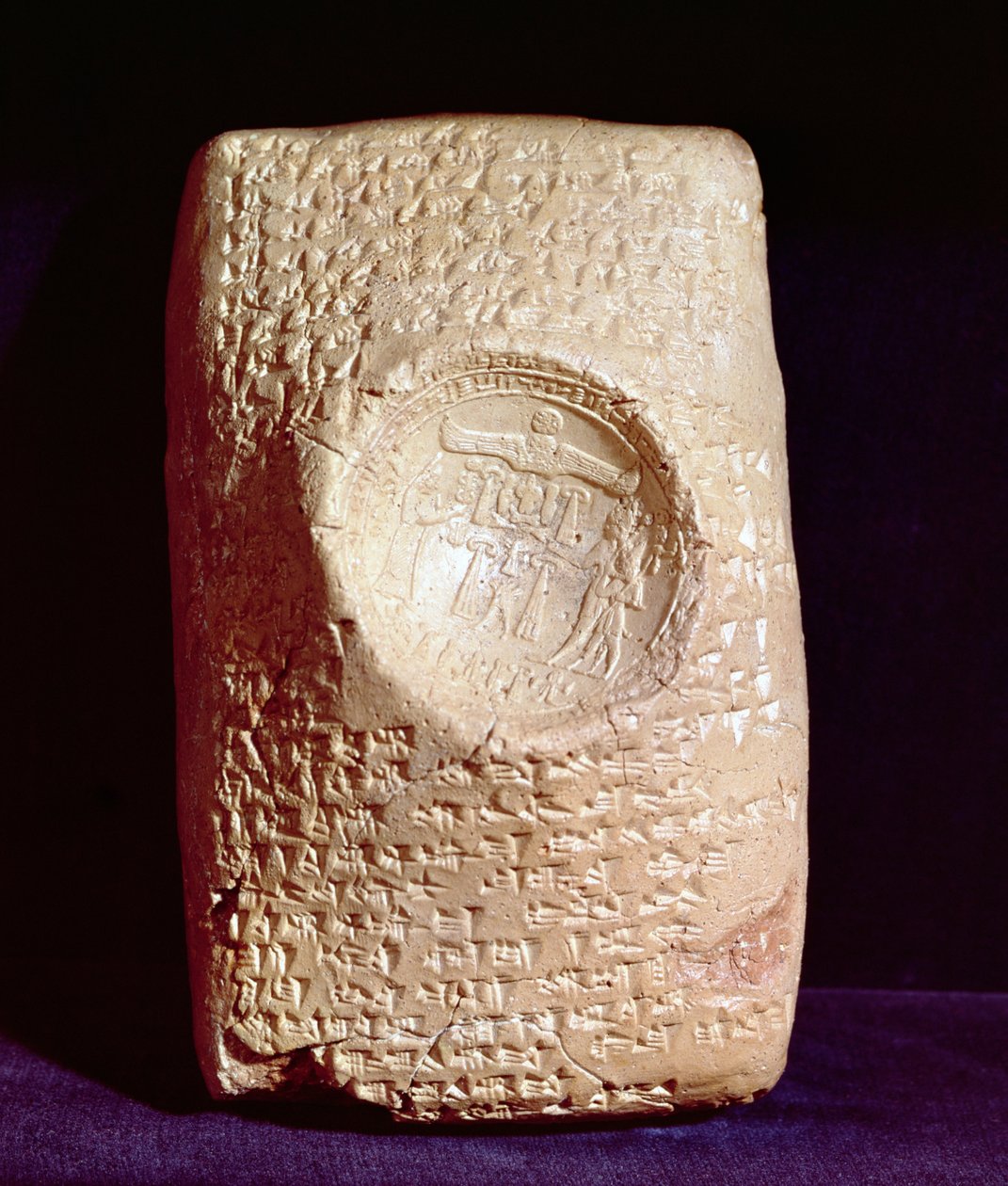 Tablette avec inscription cunéiforme et le sceau du roi Mursil II (1339-1306 av. J.-C.) - Babylonian
