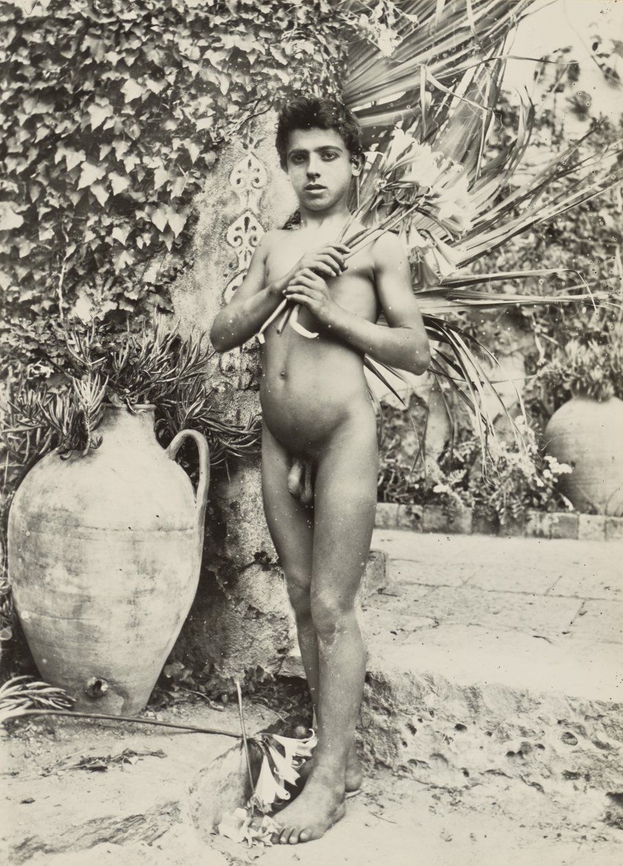 [Garçon dans le jardin] - Baron Wilhelm von Gloeden
