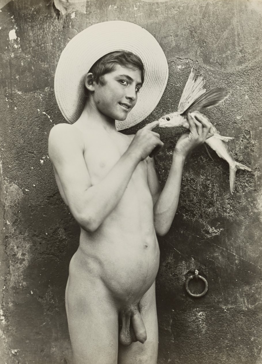[Garçon avec un poisson] - Baron Wilhelm von Gloeden