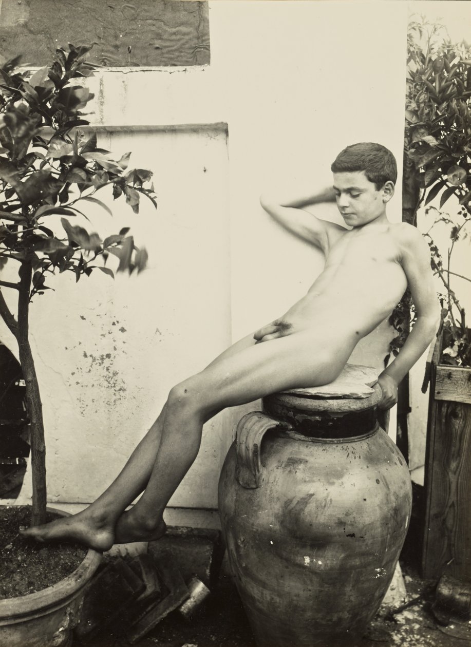 [Jeune fille nue dans un jardin] - Baron Wilhelm von Gloeden
