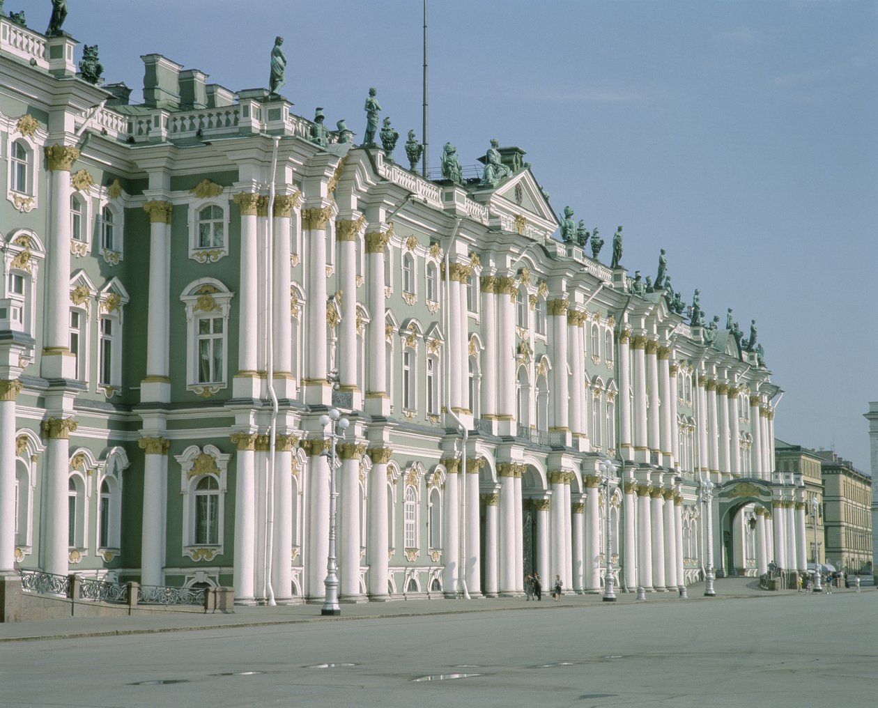 Vue de la façade sud depuis la place du Palais, construite 1753-62 - Bartolomeo Franceso Rastrelli