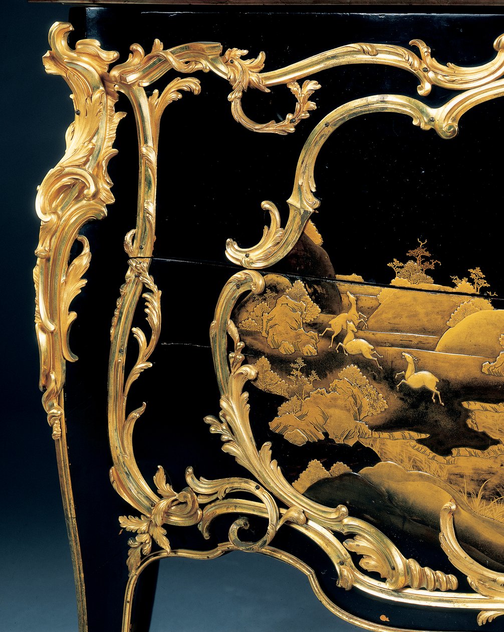 Commode (laque japonaise montée en bronze doré) - Bernard van Risenburgh II