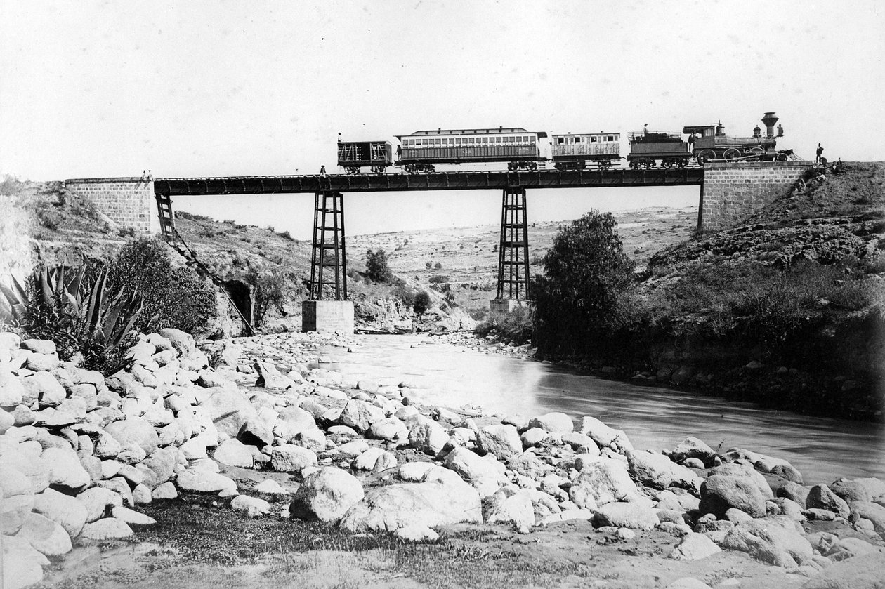 Train traversant un pont aux Antilles britanniques, vers 1880 - British Photographer