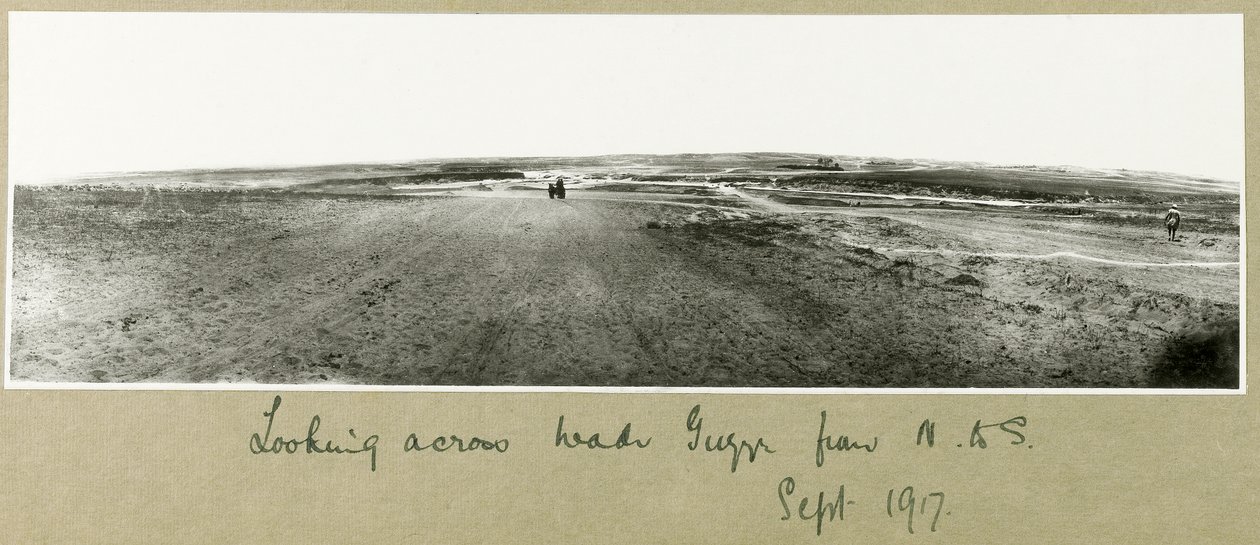 Vue à travers Wadi Guzzeh du nord au sud, septembre 1917 - Capt. Arthur Rhodes