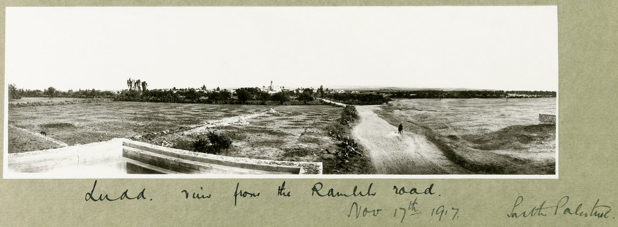 Ludd, vue de la route de Ramleh, 17 novembre 1917 - Capt. Arthur Rhodes