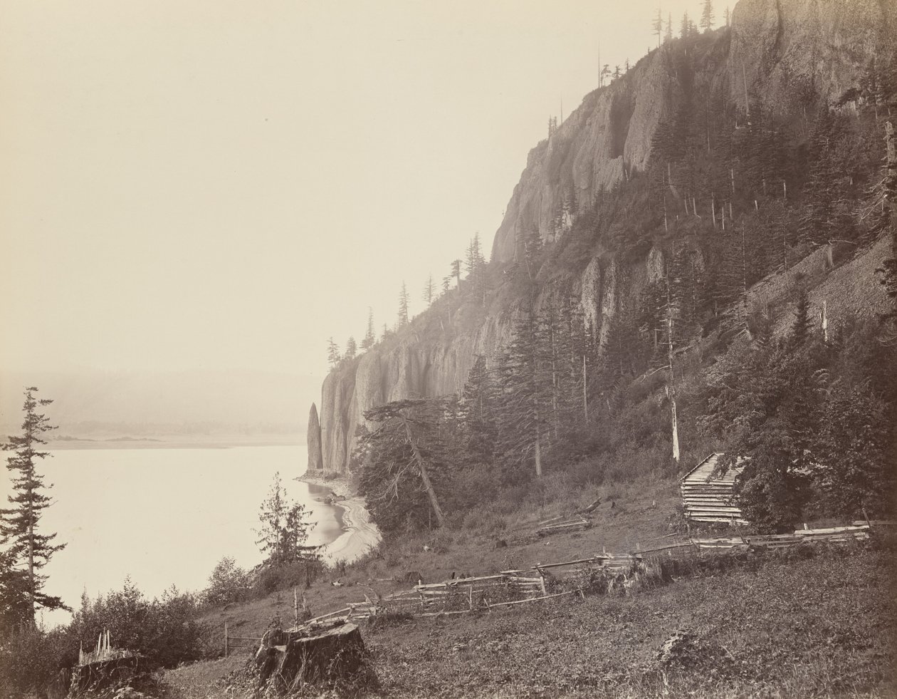 Cap Horn, fleuve Columbia, 1867 (photo) - Carleton Emmons Watkins