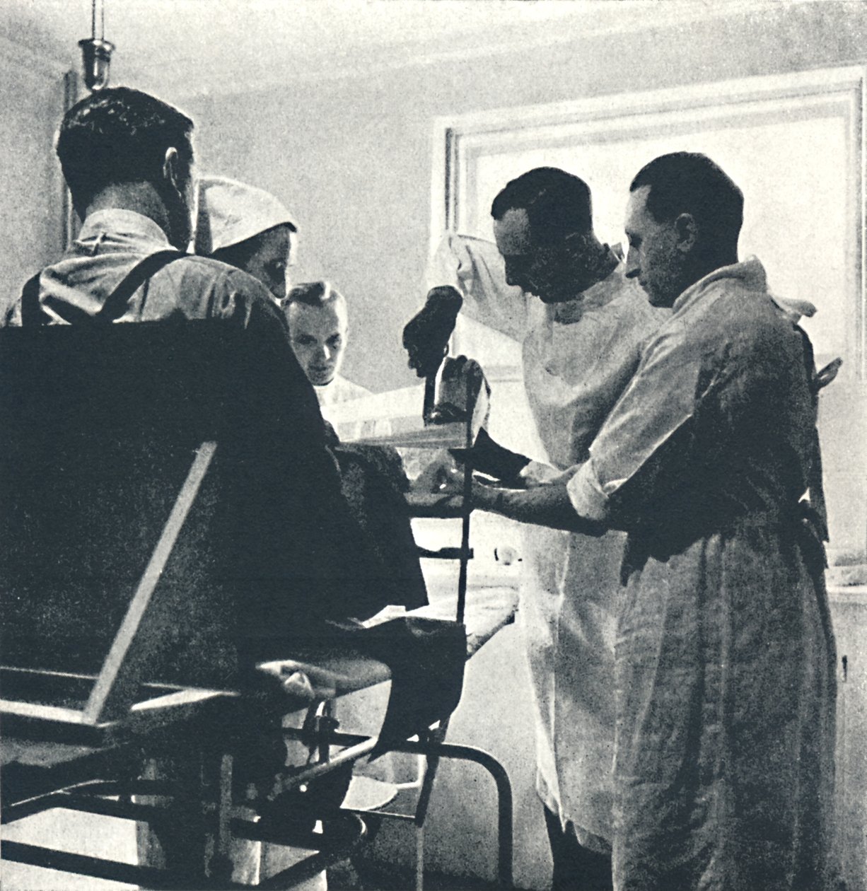 Hôpital de convalescence - Cheville endommagée - Cecil Beaton