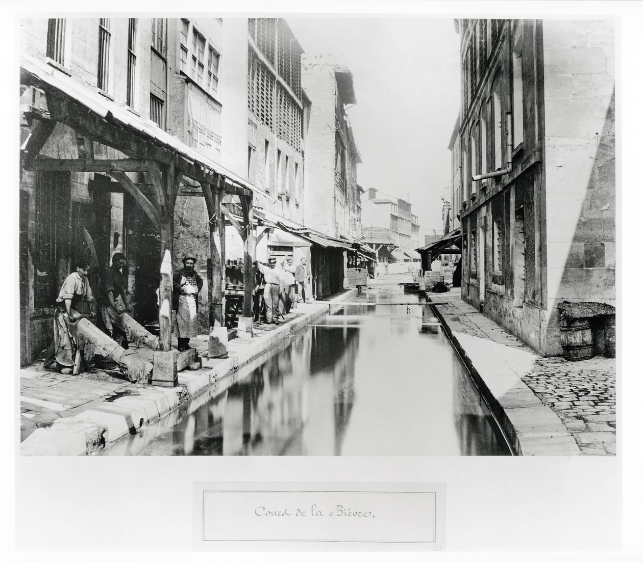 Cours de la Bièvre à Paris avec des tanneries, 1858-78 - Charles Marville