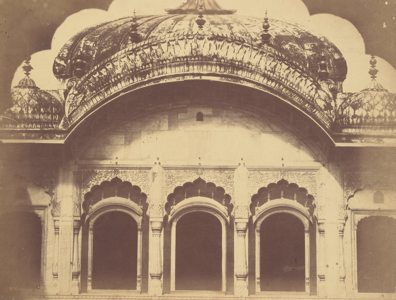 Extérieur du trône de cristal dans le Dewan-i-Khas - Charles Moravia