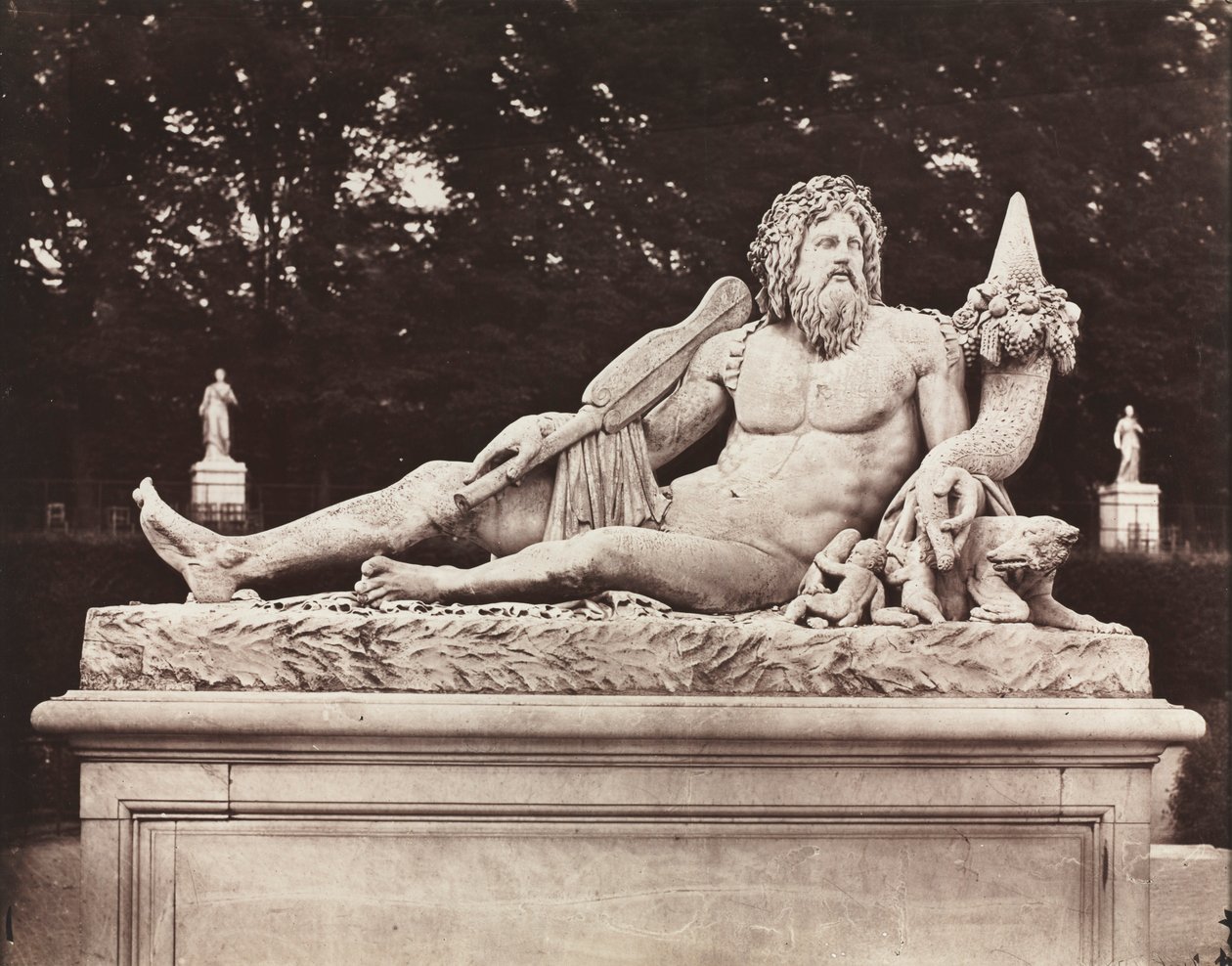 Le Tibre, jardin des Tuileries, Paris, 1859 - Charles Nègre