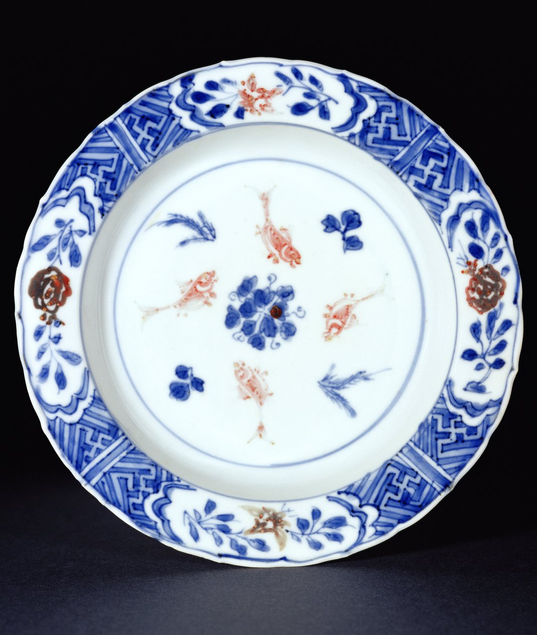 Assiette décorée en bleu sous glaçure avec des touches de rouge cuivre, fin de la dynastie Ming, vers 1630 - Chinese School