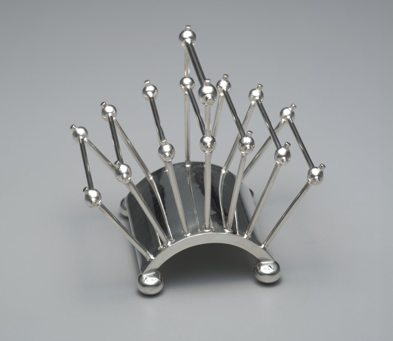 Porte-toast, vers 1881 - Christopher Dresser