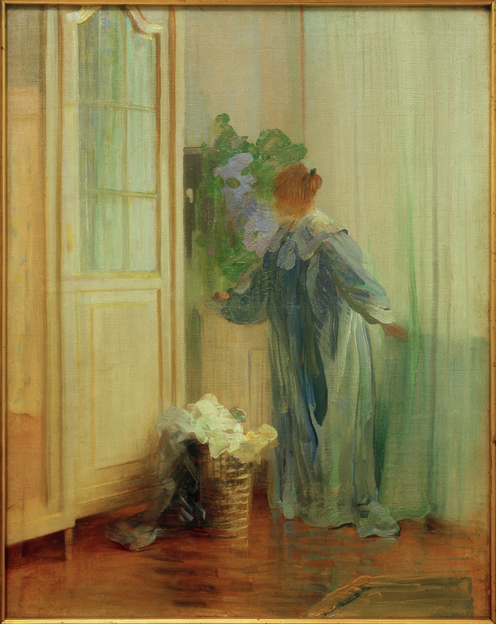 Sophie Herz en robe bleue à la fenêtre - Curt Herrmann