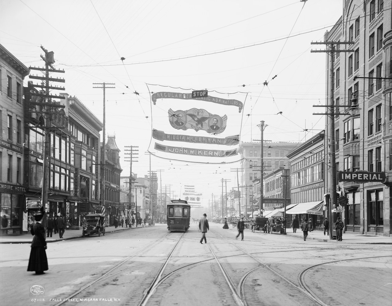 Rue des Chutes, Chutes du Niagara, N.Y. - Detroit Publishing Co.