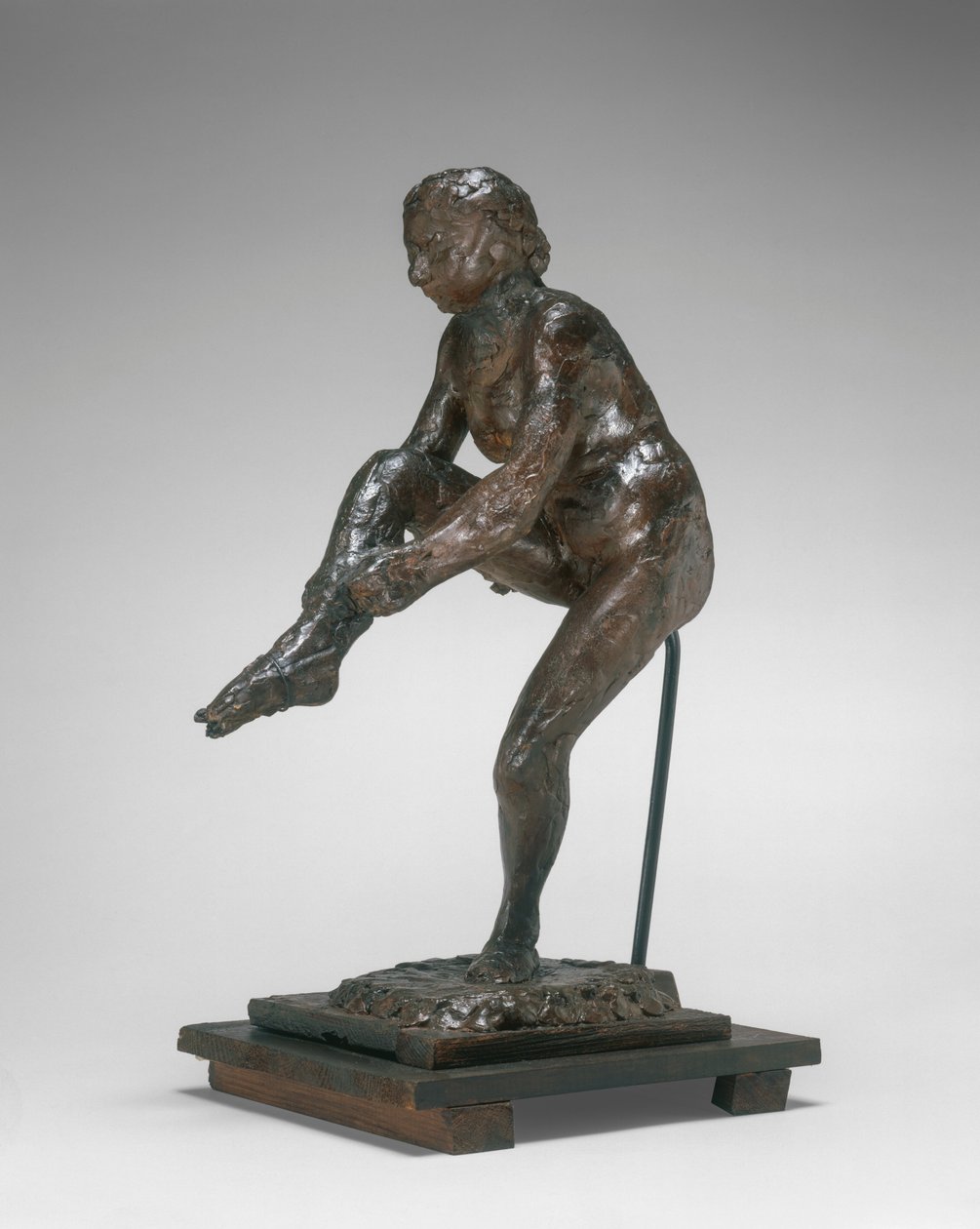 Danseuse mettant son bas, 1890-1911 - Edgar Degas