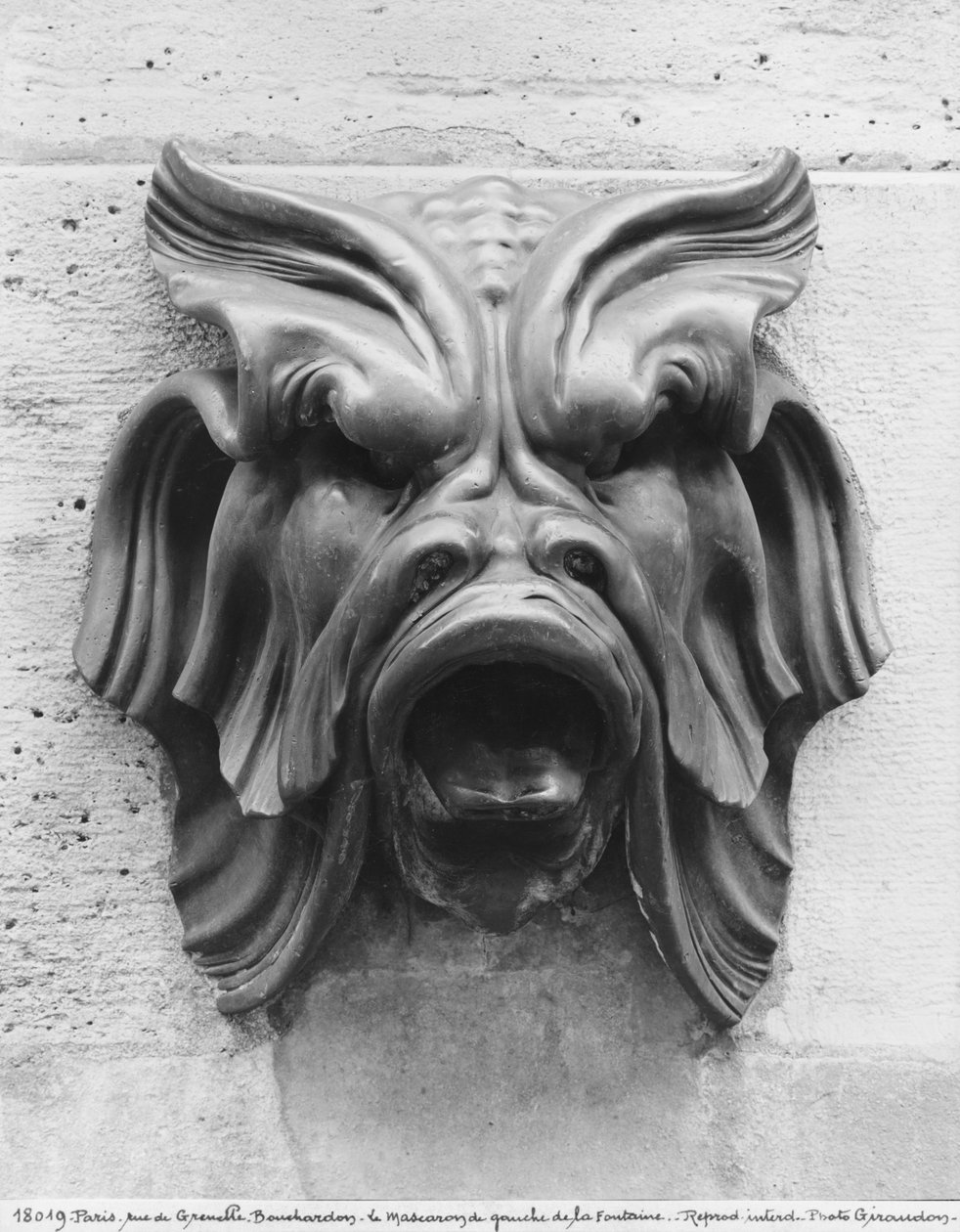 Fontaine des Quatre Saisons, rue de Grenelle (détail du masque grotesque gauche) - Edmé Bouchardon