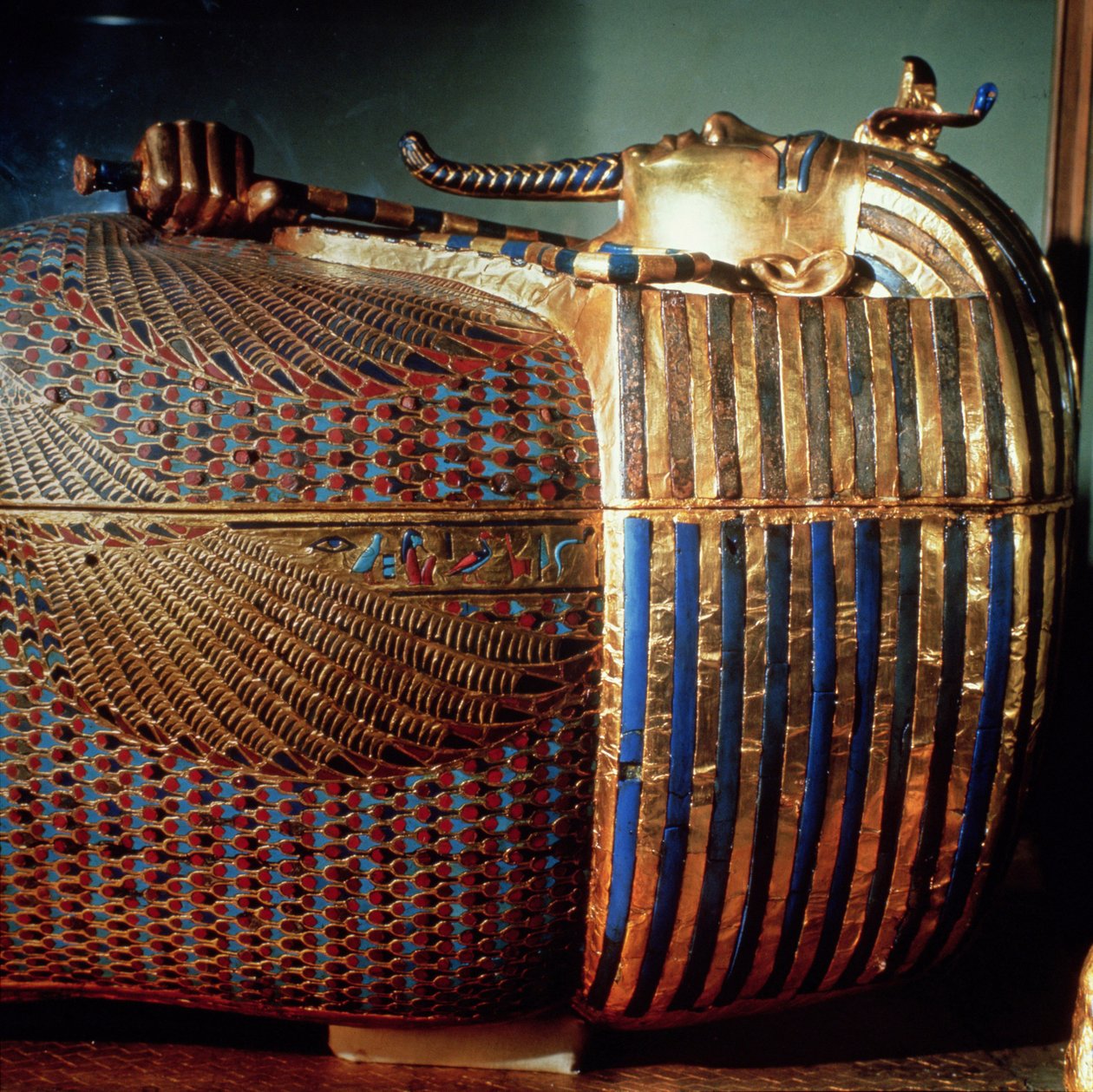 Le cercueil intérieur de Toutankhamon, montrant le roi en forme d