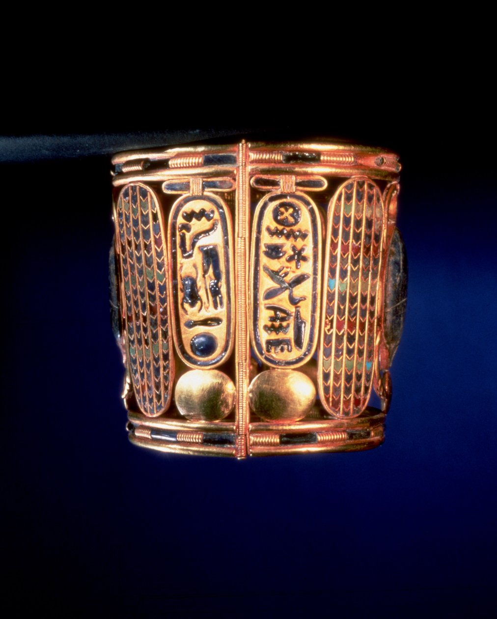 Bracelet avec le cartouche de Psousennès I (c.1039-991 av. J.-C.) trouvé sur les bras du roi Amenemope à Tanis, Troisième Période Intermédiaire - Egyptian 21st Dynasty