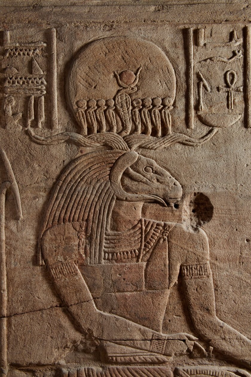 Relief sur un sanctuaire érigé par le pharaon Taharqa dans la cour du temple d