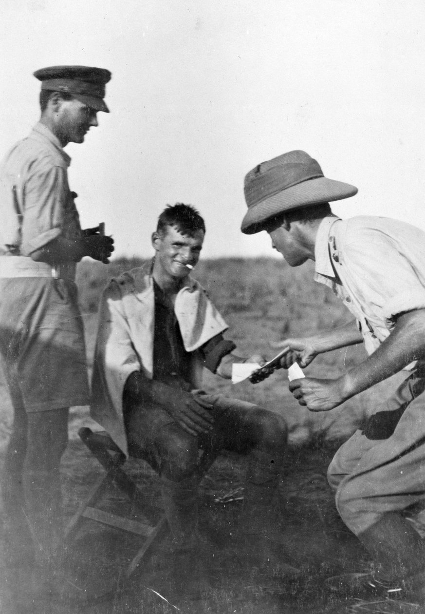 Un soldat recevant du courrier en Mésopotamie pendant la Première Guerre mondiale, d