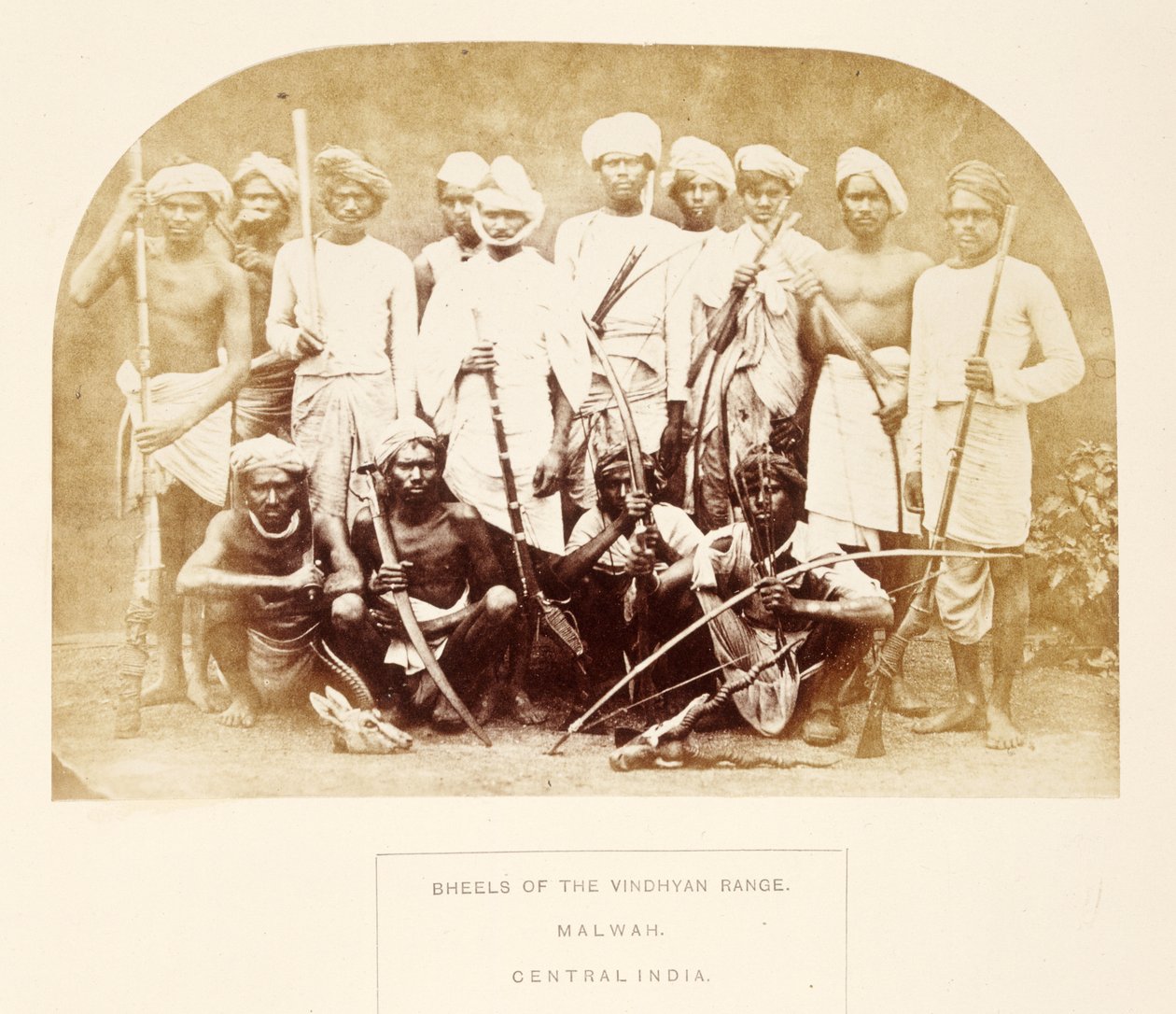 Bheels de la chaîne Vindhyan, Malwah, Inde centrale, de The People of India, par J. Forbes Watson, publié en 1868 - English Photographer