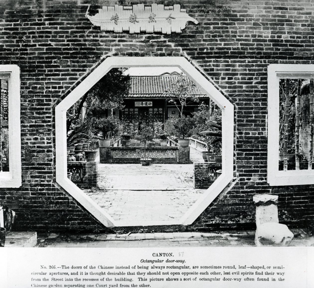 Porte octogonale chinoise, vers 1870 - English Photographer