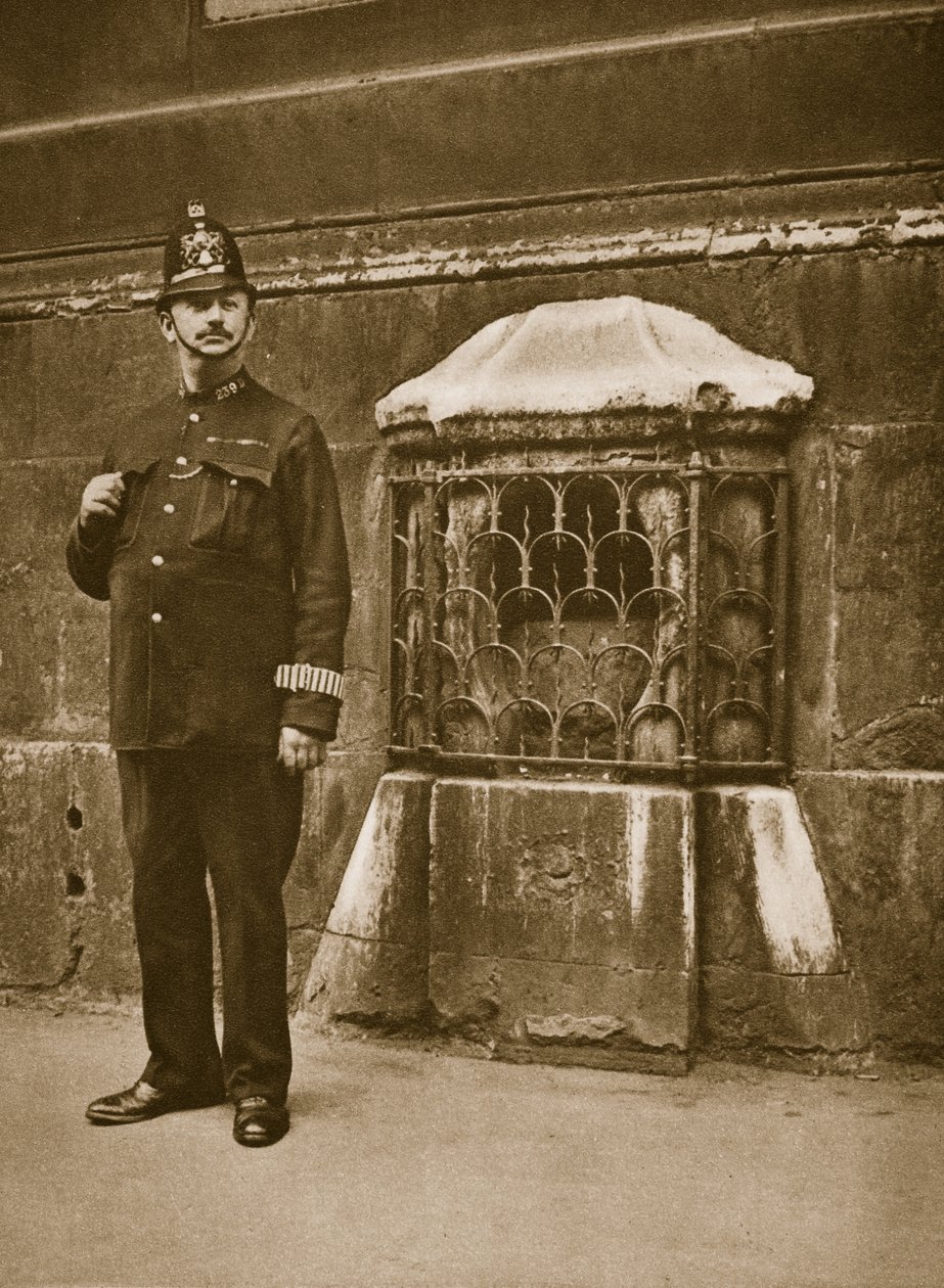Policier à côté d