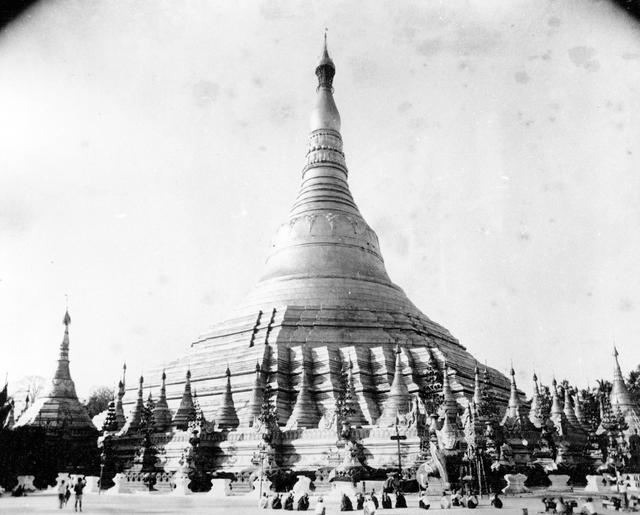 La pagode Shwedagon à Rangoon, vers 1886 - English Photographer
