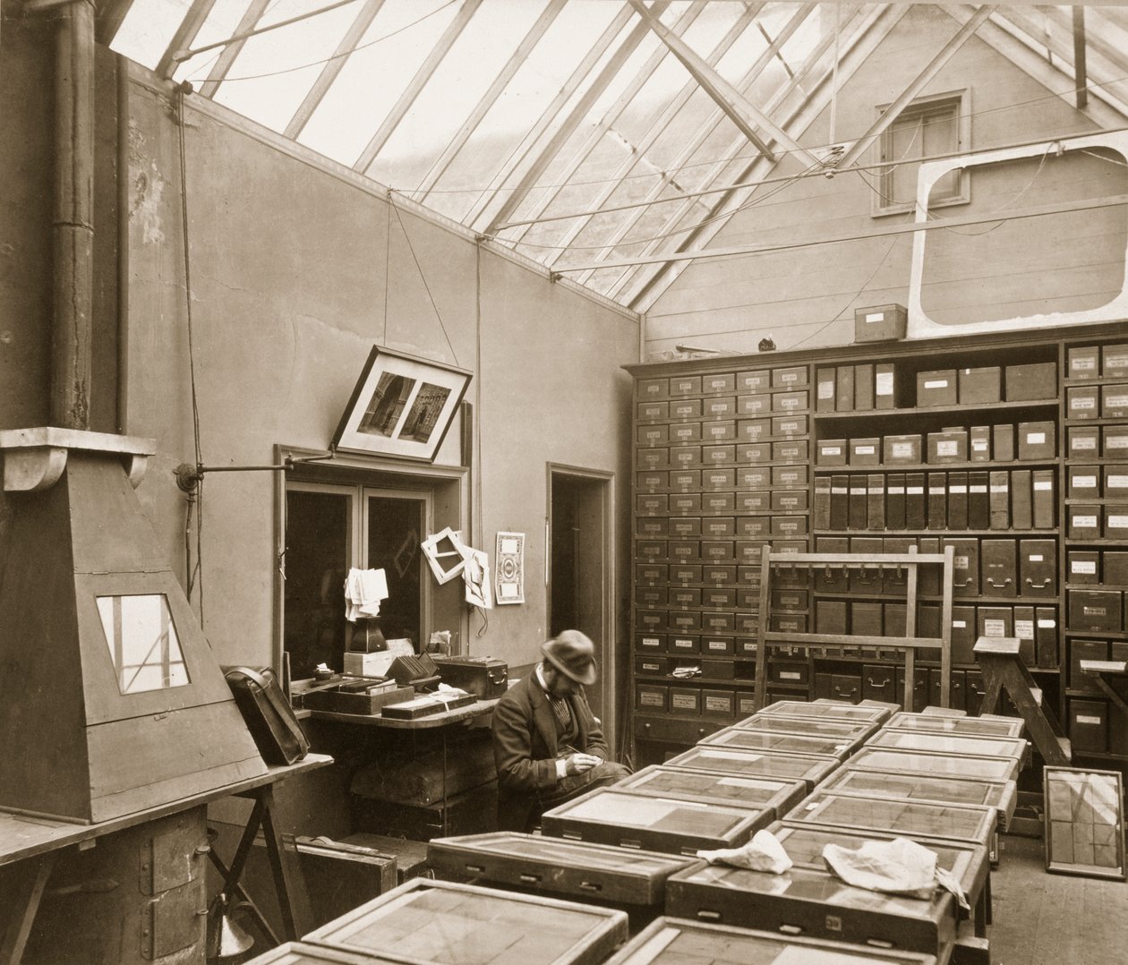 Le Studio, 9 Melbury Road, Kensington - English Photographer