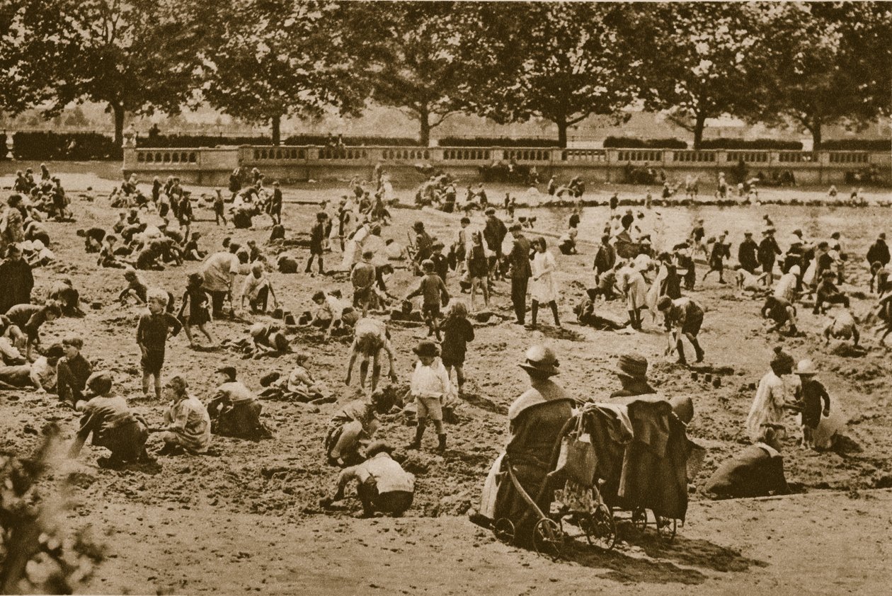 La plage sans mer : construction de châteaux de sable, Bishops Park - English Photographer