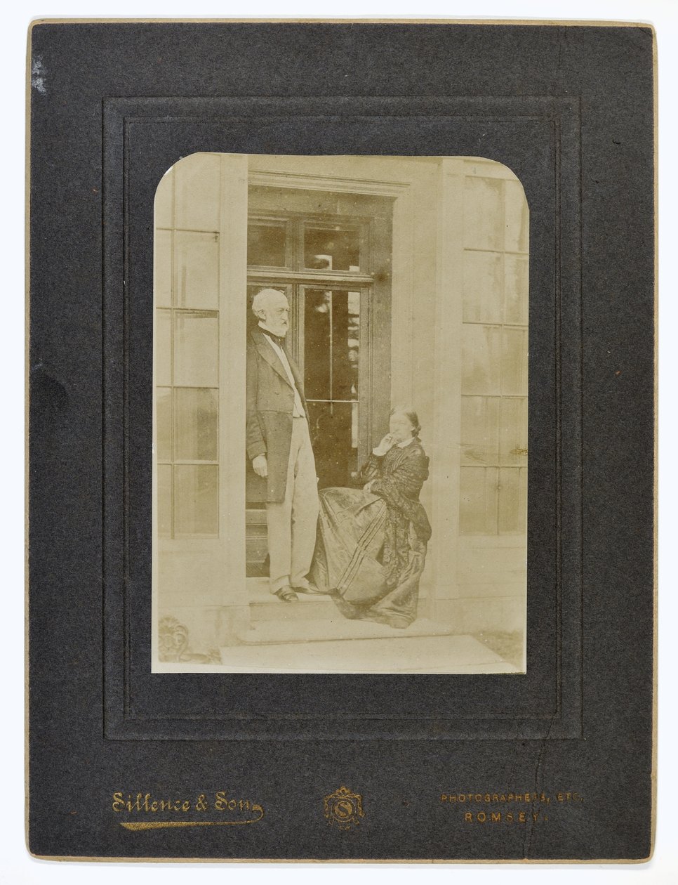 W.E. Nightingale et Frances Parthenope, Lady Verney, vers 1870 - English Photographer