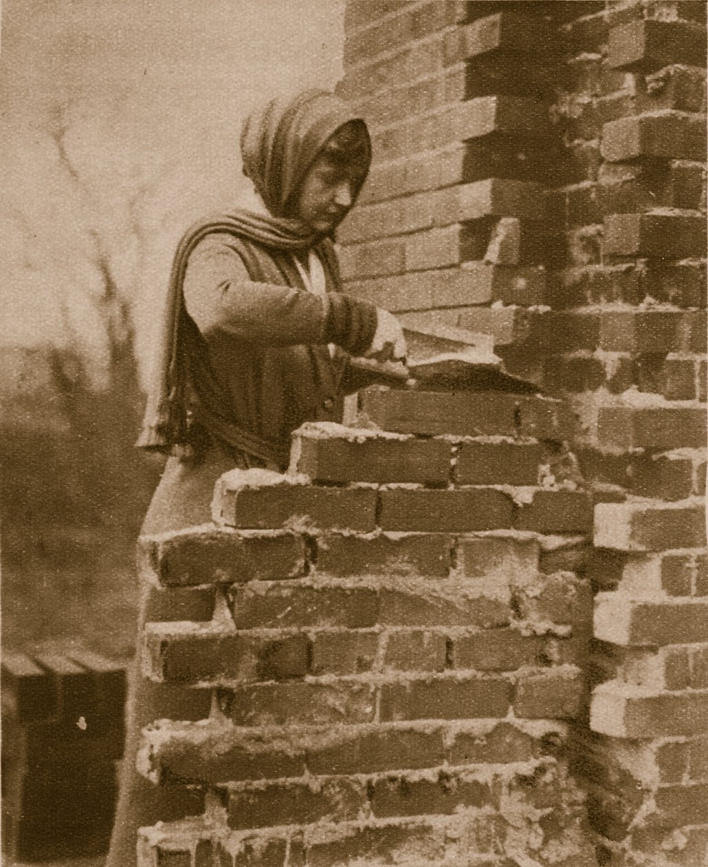 Femmes travaillant à la construction d