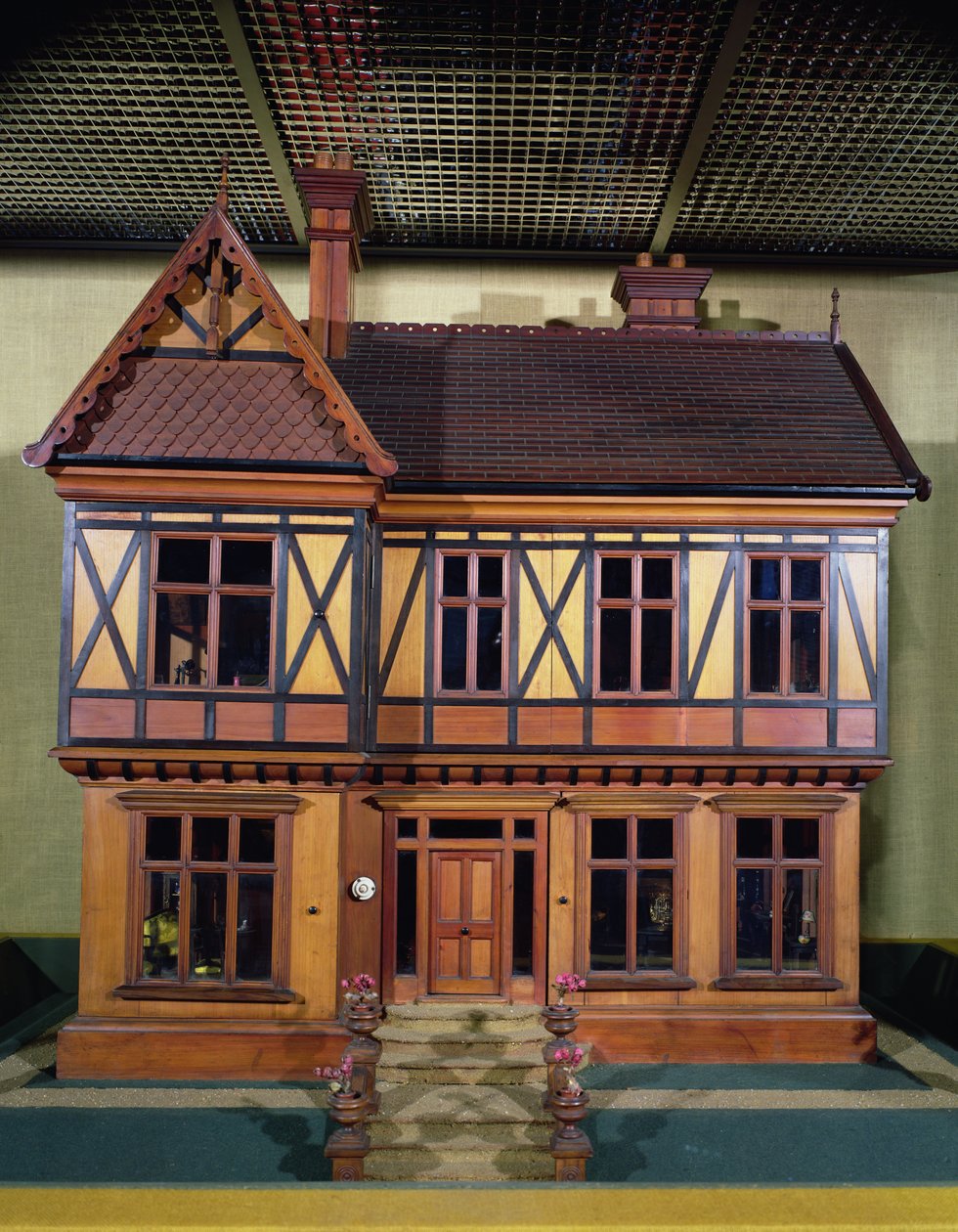 Maison de poupées achetée et meublée par la reine Mary, fabriquée par Ascroits de Liverpool, vers 1920 - English School