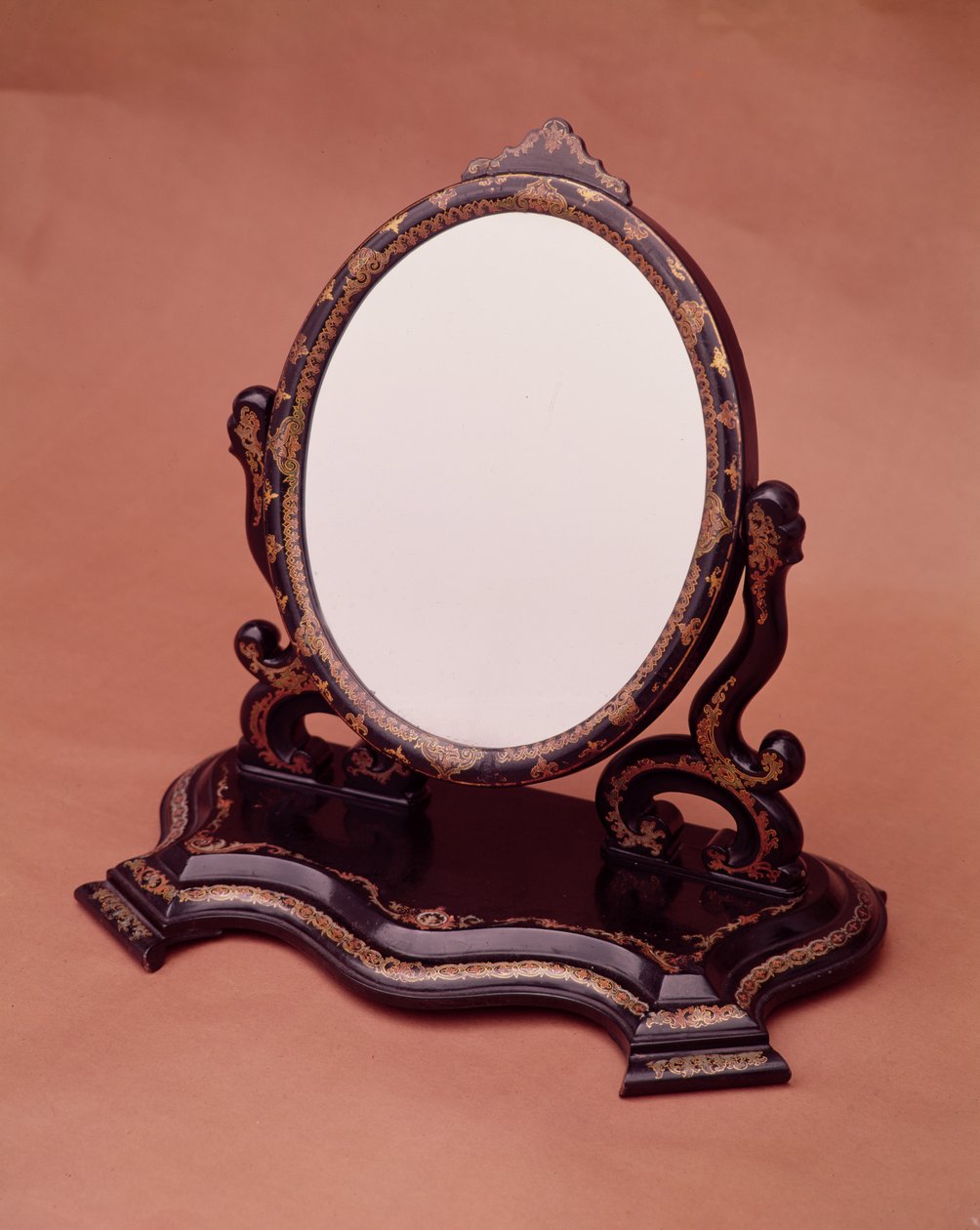 Miroir en papier mâché peint doré, vers 1890 - English School