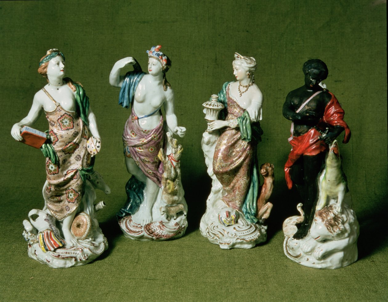 Figurines en porcelaine de Plymouth des Quatre Continents produites sous William Cookworthy à partir de moules de Longton Hall, vers 1770 - English School